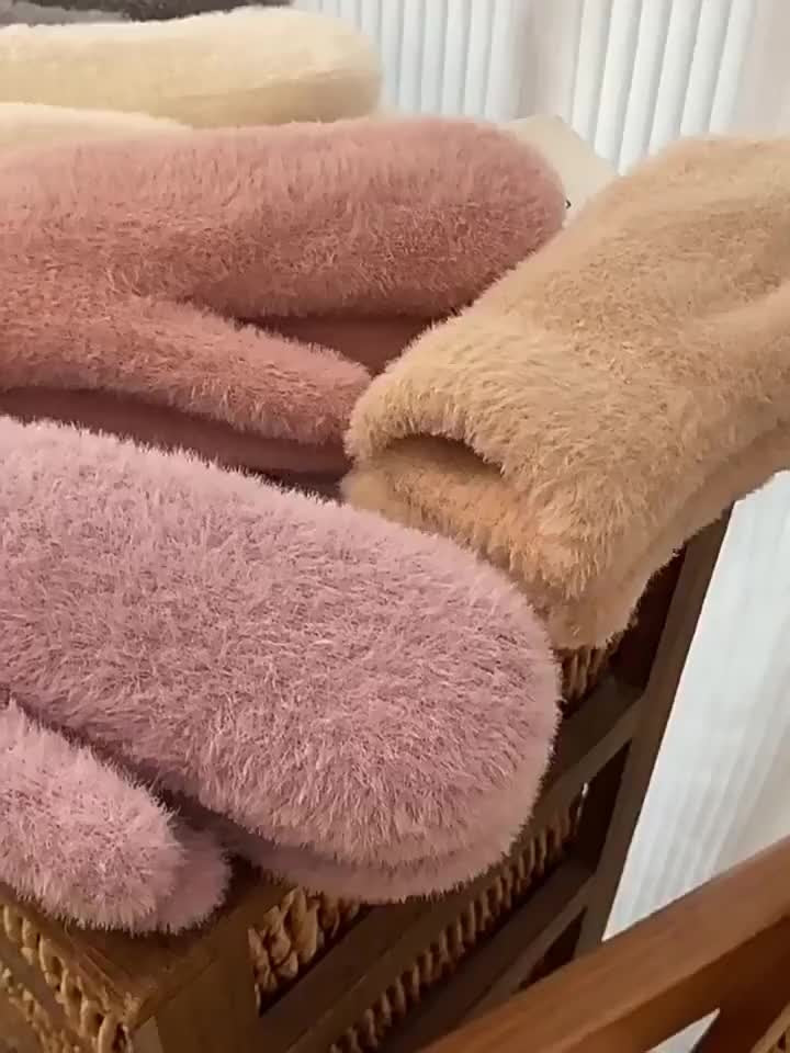 Moufles à étiquette cousue en peluche, kaki étiqueté