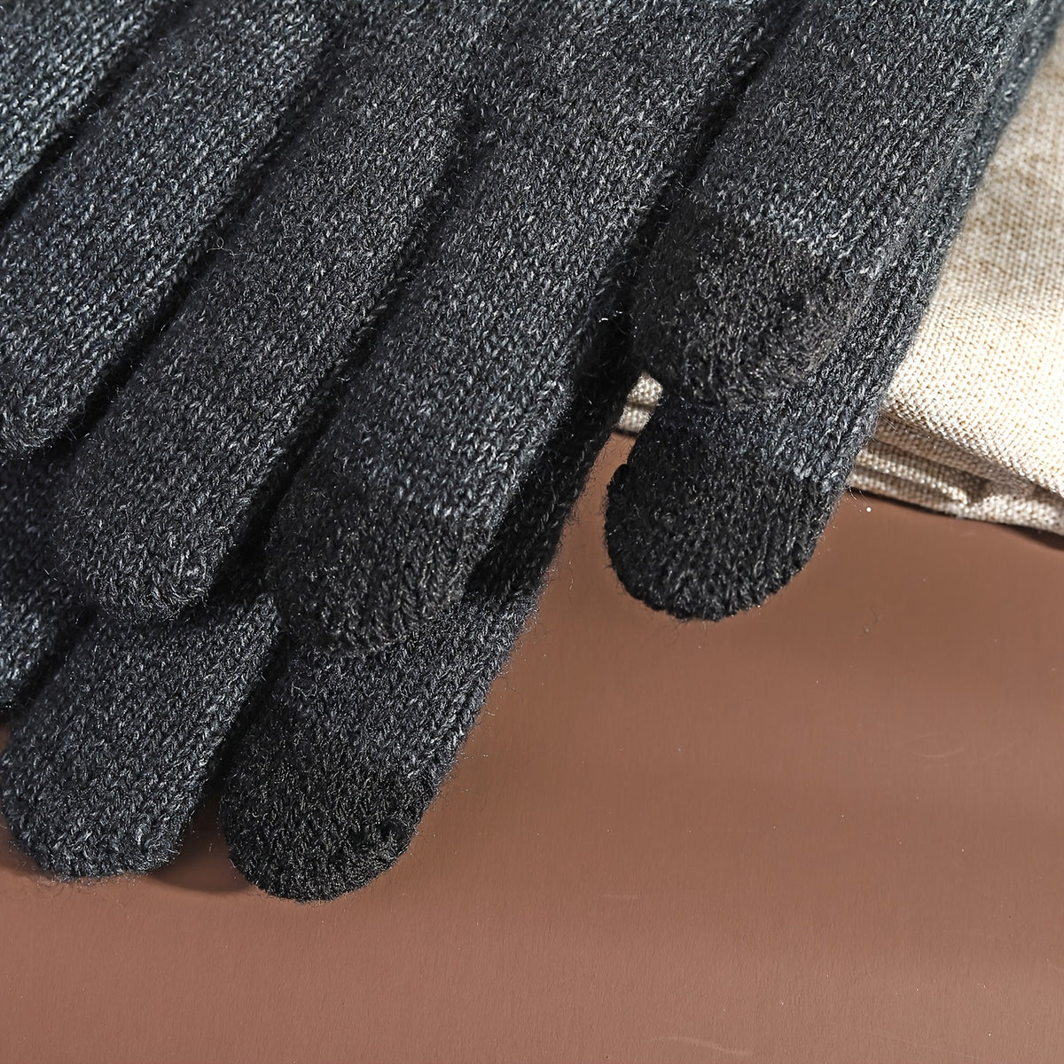 Gants tactiles en maille torsadée à étiquette cousue às rennes
