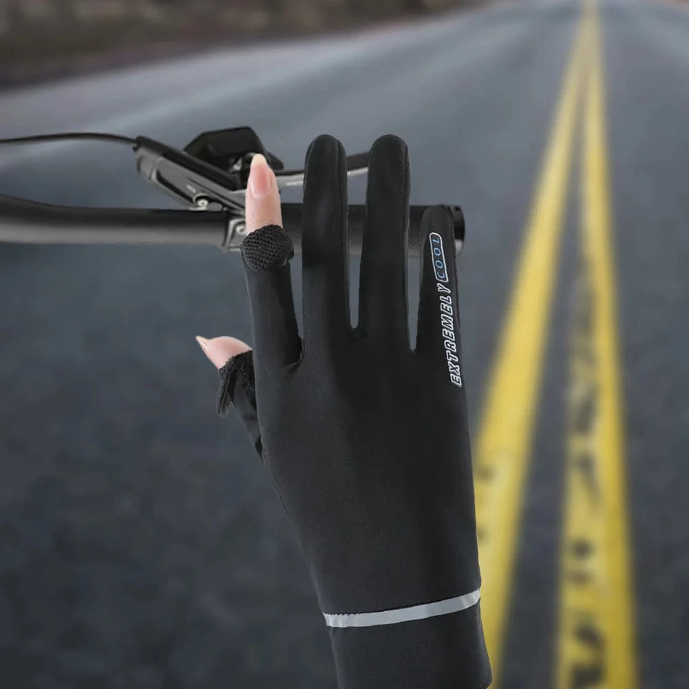 Gants en soie, bleu ciel