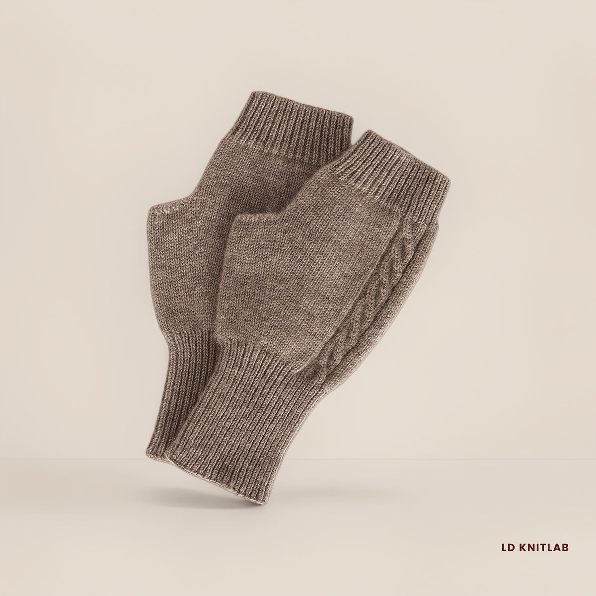 Manchons en maille torsadée à passage pour le pouce, beige